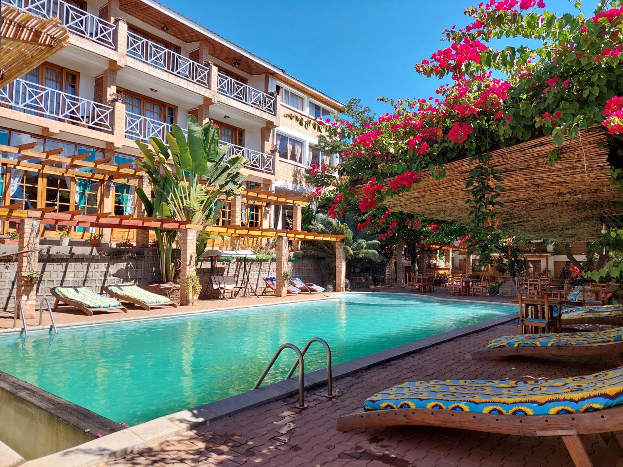 Island Continent Hotel Ivato Airport Exterior photo