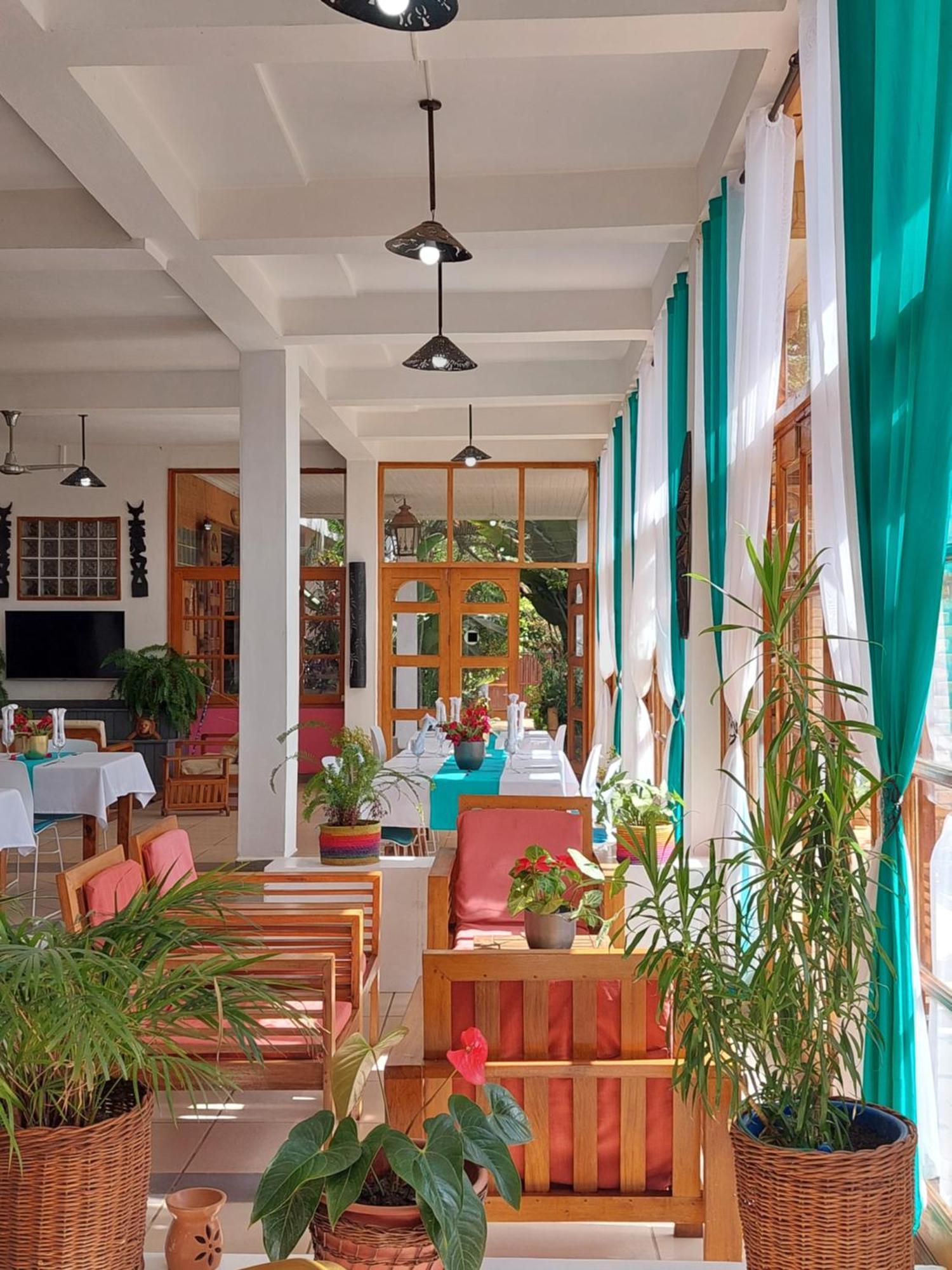 Island Continent Hotel Ivato Airport Exterior photo