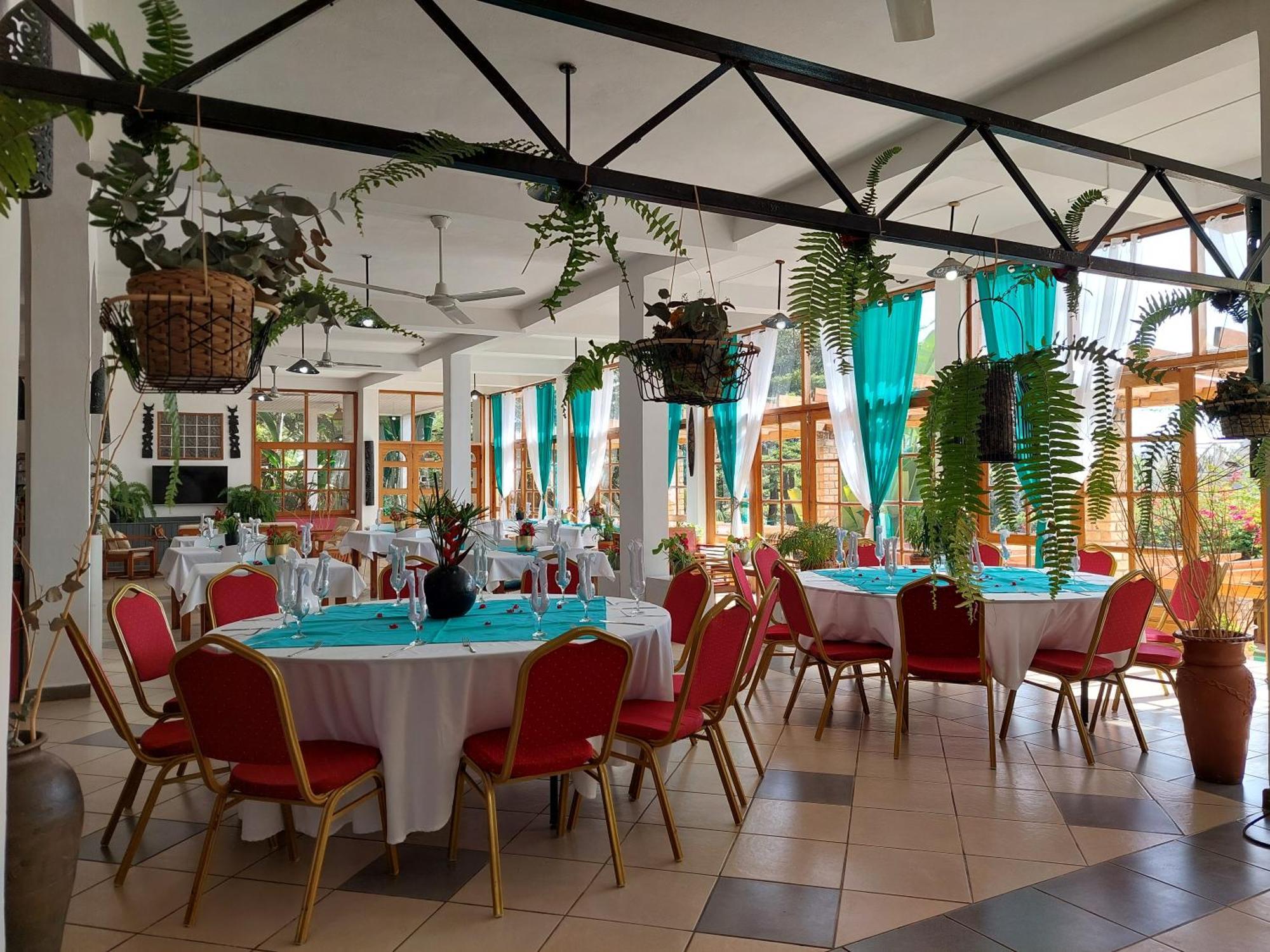 Island Continent Hotel Ivato Airport Exterior photo