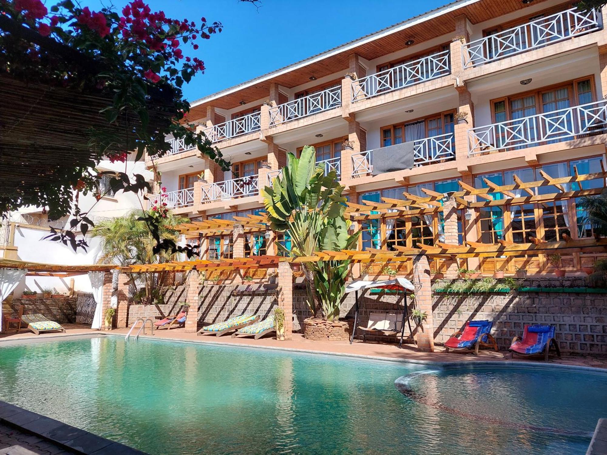 Island Continent Hotel Ivato Airport Exterior photo