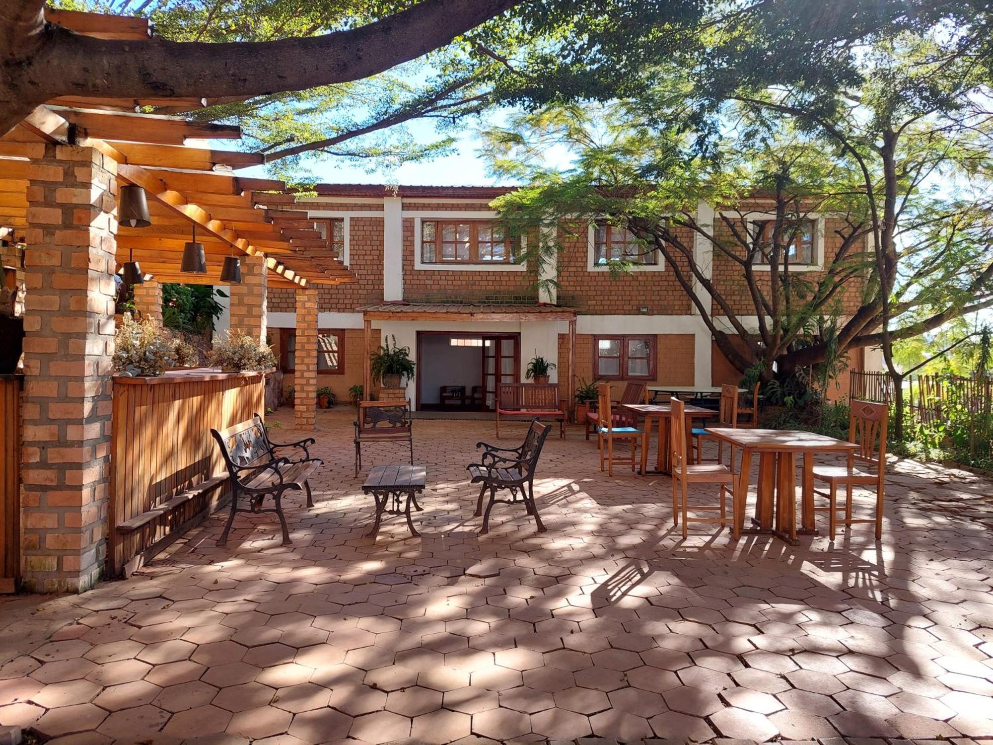 Island Continent Hotel Ivato Airport Exterior photo