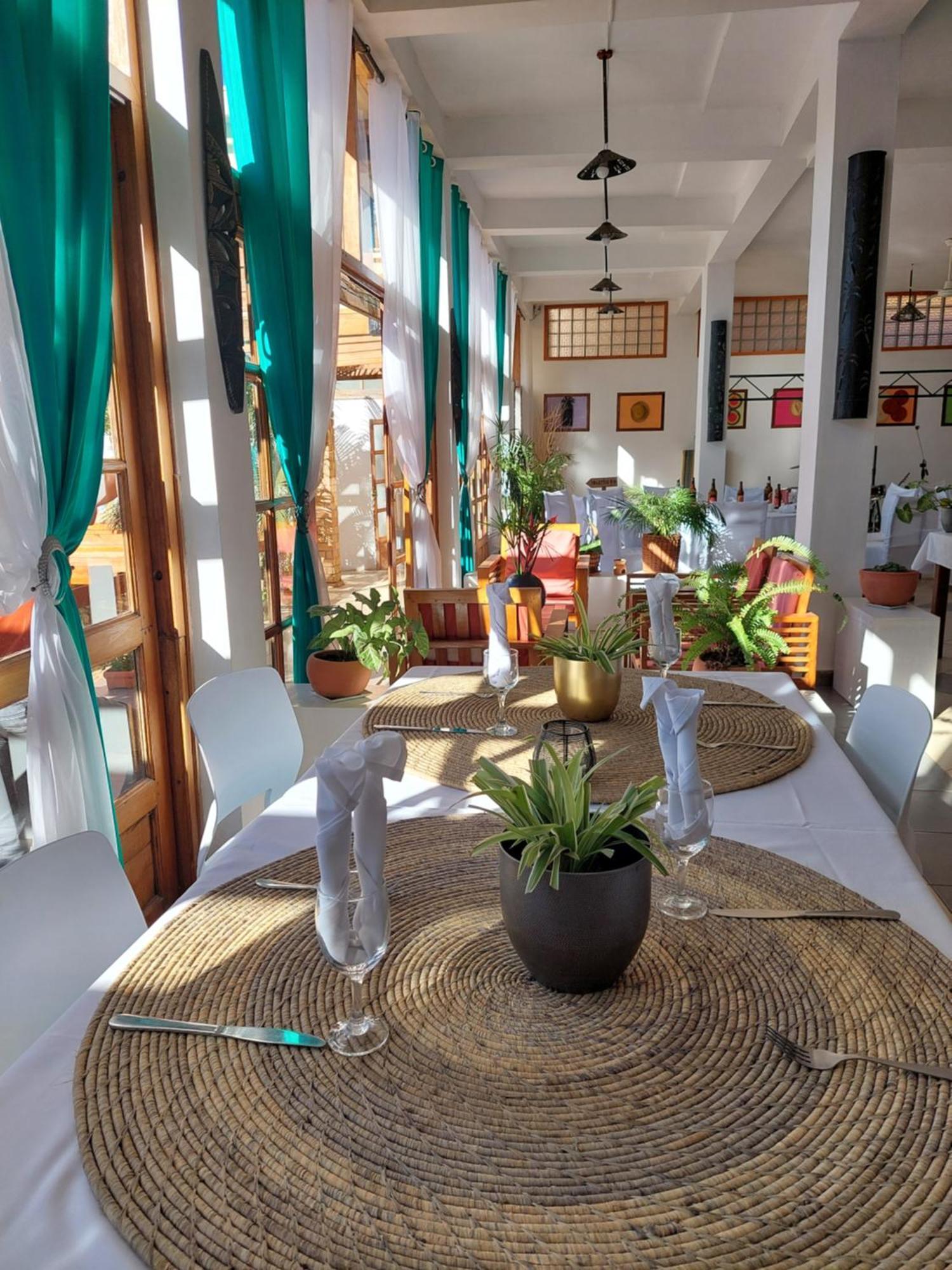 Island Continent Hotel Ivato Airport Exterior photo