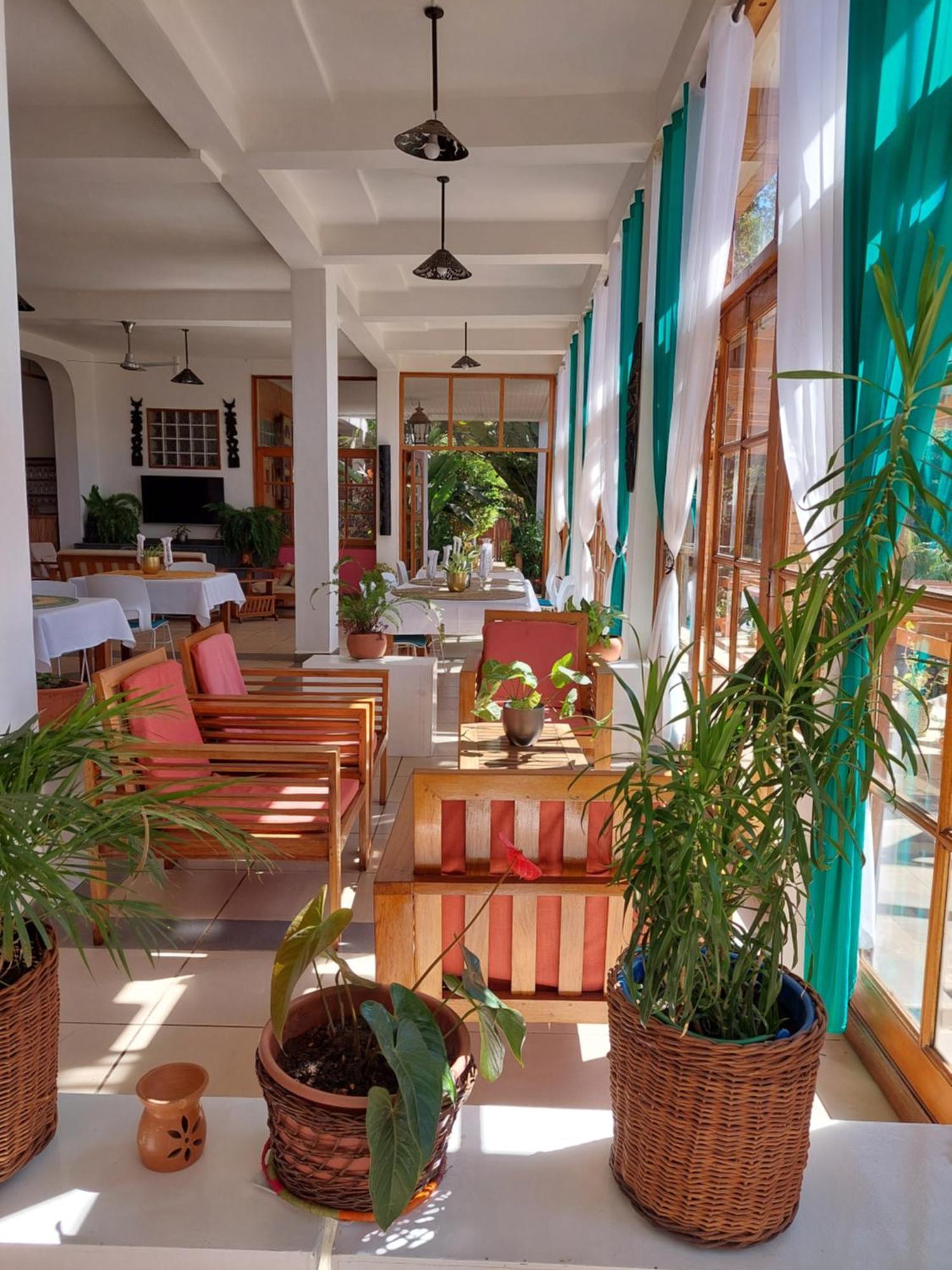 Island Continent Hotel Ivato Airport Exterior photo