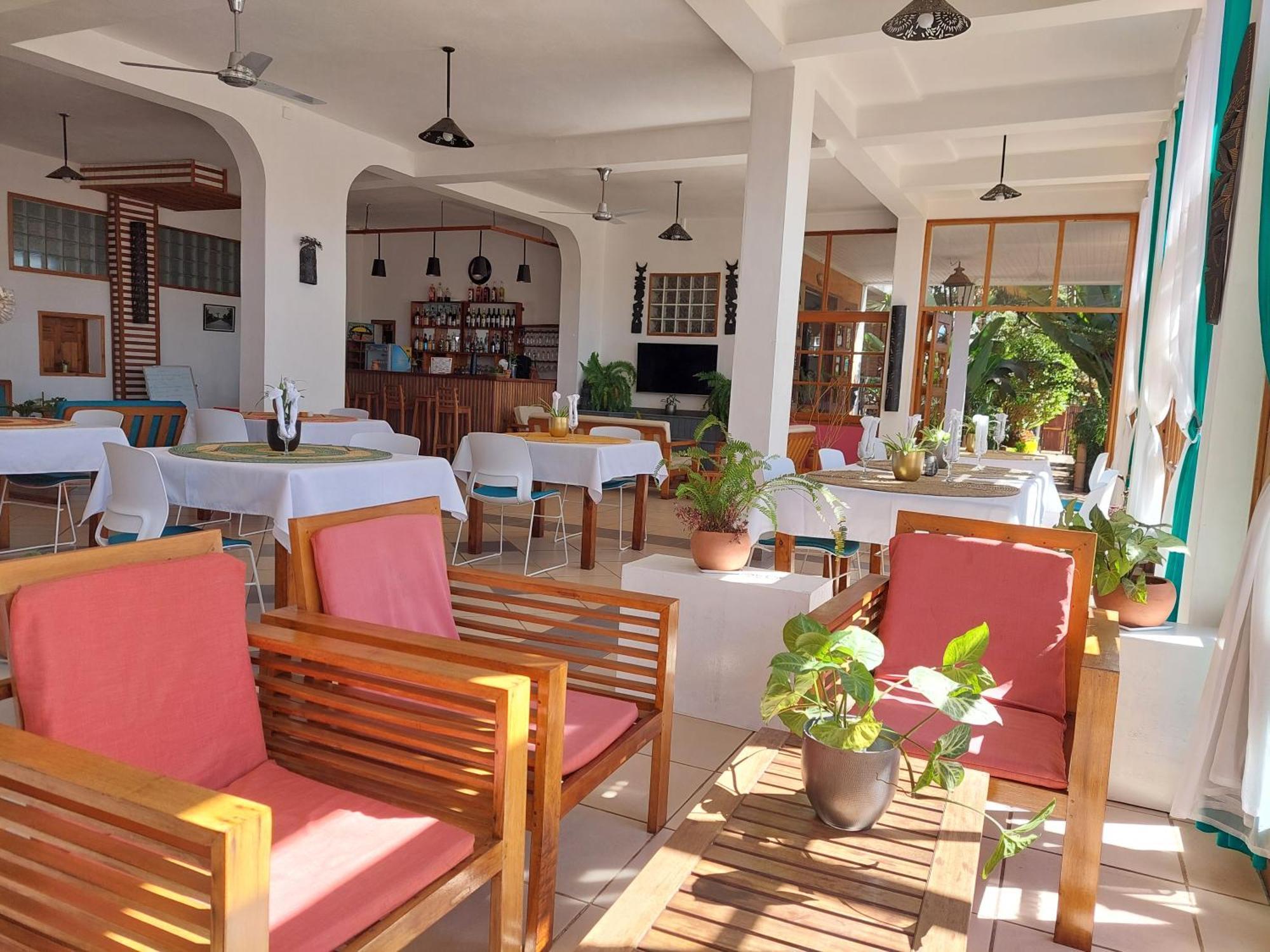Island Continent Hotel Ivato Airport Exterior photo
