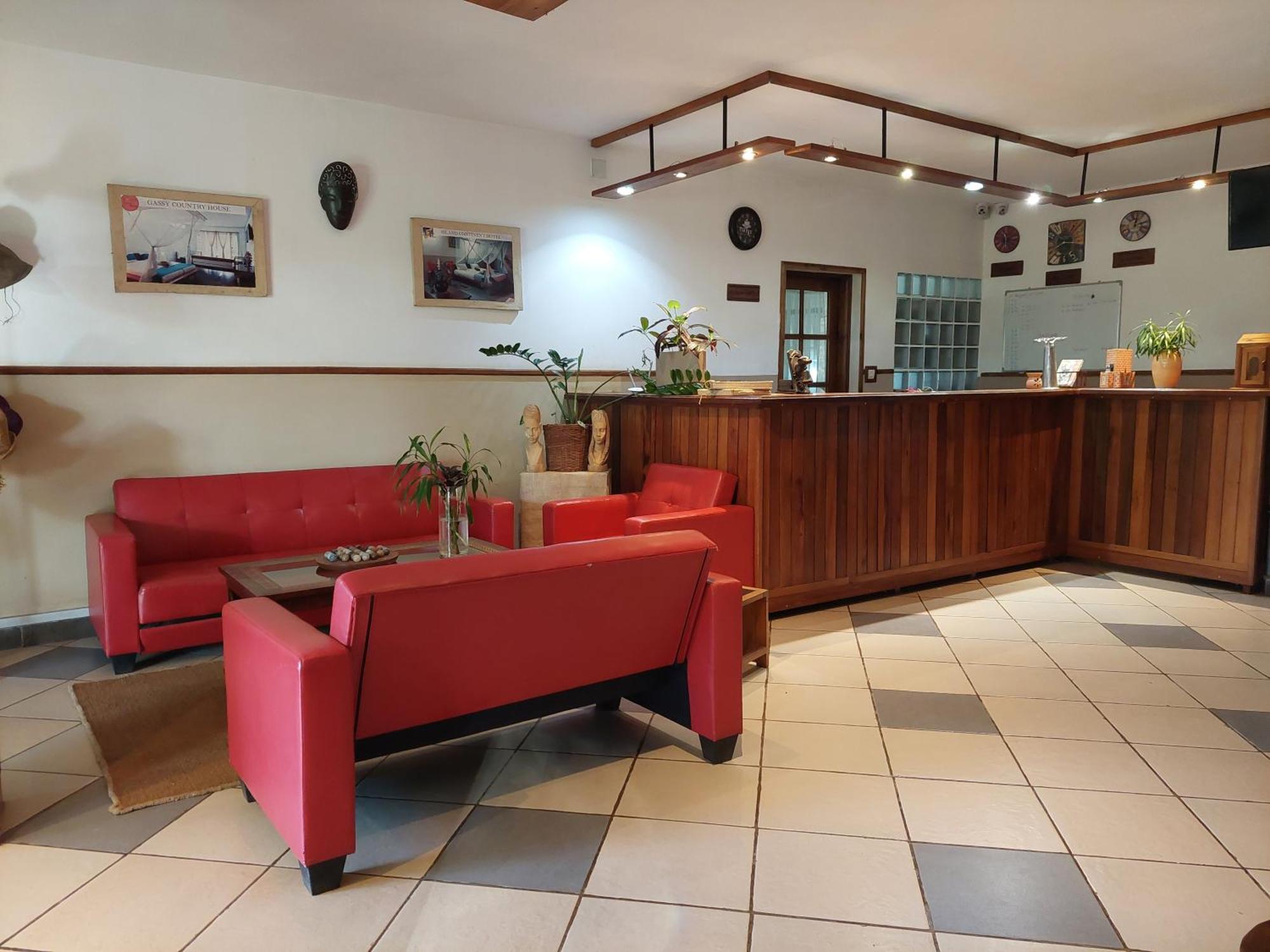 Island Continent Hotel Ivato Airport Exterior photo